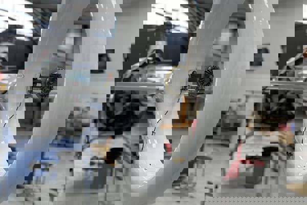 Údržba vrtulníků a řízení údržby